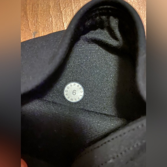 Lululemon Luxtreme Mesh Crops - Picture 4 of 5